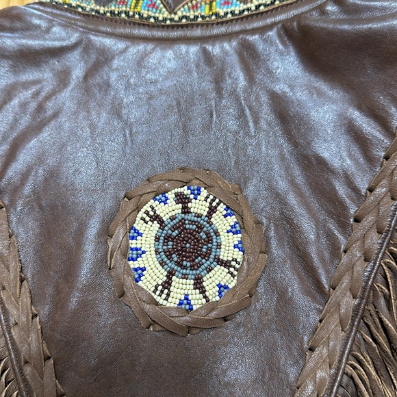 Diamond leather fringed vest. - Picture 8 of 9